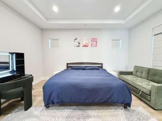 Marbella Lane Spacious 4BR Modern Family Home - 3