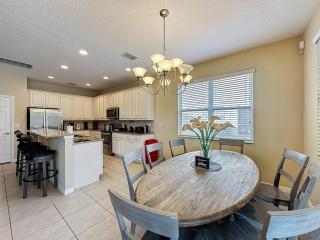 Veranda Home, 8br, 6 en-suites, Lake View,POOL SPA villa - 2