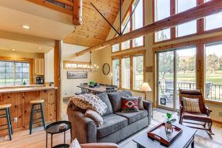 Golf Course View and Resort Pools at Redmond Retreat - 5