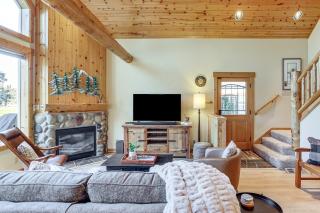 Golf Course View and Resort Pools at Redmond Retreat - 4