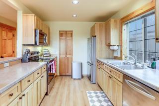 Golf Course View and Resort Pools at Redmond Retreat - 3