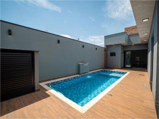 Casa com Piscina, Wi-Fi e Garagem - Pirassununga - 2