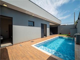 Casa com Piscina, Wi-Fi e Garagem - Pirassununga - 0