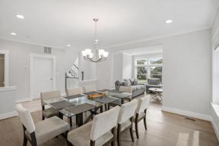 The Ultimate Luxury Home with Jacuzzi & Garage - 3