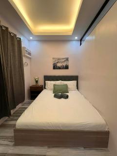 Bears Den Cozy 1BR with balcony facing city and amenity near Mactan Airport - 3