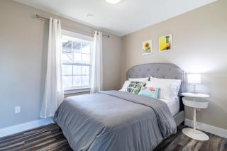 Beautiful Bright House 5 Mins From Downtown - 1