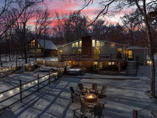 LUX Lakefront, Fireplace, Hot Tub, Pool, FIFA 2026 - 1