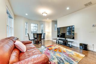 2 Mi to The Mark Twain House and Museum Airy Escape - 6