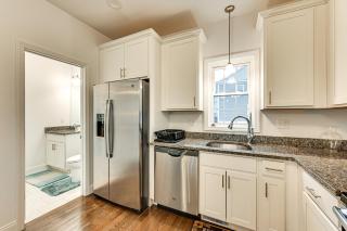 2 Mi to The Mark Twain House and Museum Airy Escape - 3