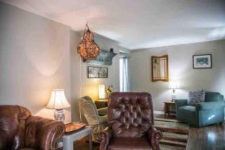 Paradise By The Park - 3 bd and 1 ba Family Getaway - 1