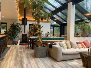 5 Star Luxury Woodland Retreat Sleeps 12 Hot tub Sauna - 8