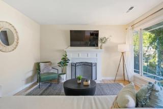 Marbella Lane - Modern and Sleek Home in Redwood - 8