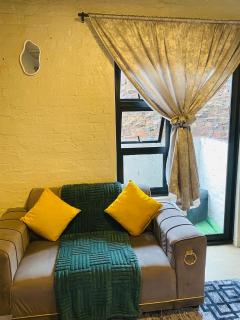 Modern cozy suite in maboneng- Trendy living - 6