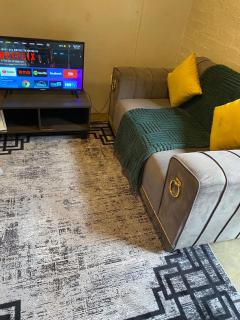 Modern cozy suite in maboneng- Trendy living - 5