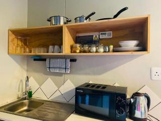 Modern cozy suite in maboneng- Trendy living - 4