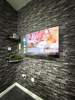 The Charcoal Stay by Cambridge City Centre - 8