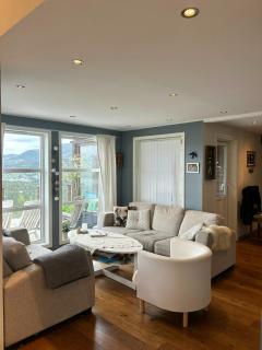 Modern Cabin With Panoramic Views In Aukland - 9