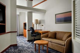 Fairfield Inn & Suites Indianapolis East - 1