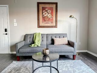 Sleepover 1BD 1BA Modern Corpus Christi Apartments - 2