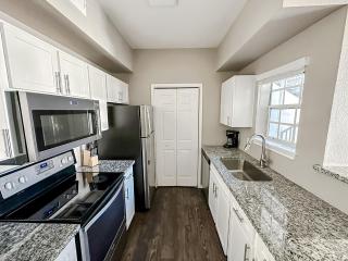 Sleepover 1BD 1BA Modern Corpus Christi Apartments - 4