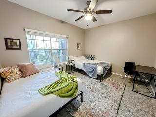 Sleepover 1BD 1BA Modern Corpus Christi Apartments - 6