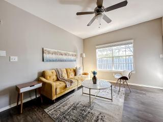 Sleepover 1BD 1BA Modern Corpus Christi Apartments - 8