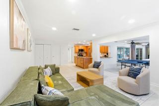 5 Minutes to Beach Heated Pool Karaoke Spacious 4 Bedrooms, 2 Baths - 8