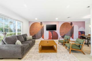 5 Minutes to Beach Heated Pool Karaoke Spacious 4 Bedrooms, 2 Baths - 4