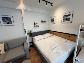 Luxusní studio 22 s exklusivní bufetovou snídaní - novostavba v samotném srdci Harrachova - Privátní parkování zdarma u vlastního venkovního posezení - 150 m od sjezdovky - Smart TV - WiFi - Satelit - 7