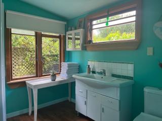 Quaint Country Cottage - 4