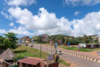 One minute to Victoria Mall & 8 minutes to Entebbe airport - 8