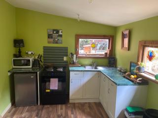 Quaint Country Cottage - 9