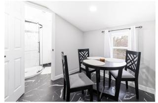 Modern Loft 4 - 5 Min Walk to Cleveland Clinic - 6