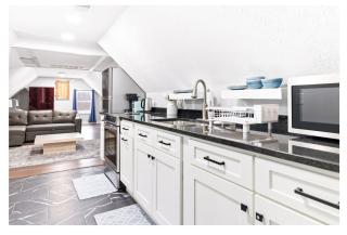 Modern Loft 4 - 5 Min Walk to Cleveland Clinic - 2