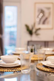 3 Bedroom House In Salford - Sleeps 6 Guests, Contractors, Groups, Families, Business, Leisure & Relocation Stays Welcome, 15 Minutes From Manchester City Centre, Fast Wi-Fi, Smart TV In Each Bedroom And FREE Parking, Long Stays And Short Stays Welcome - 6