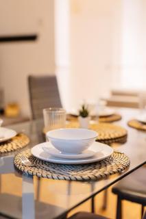 3 Bedroom House In Salford - Sleeps 6 Guests, Contractors, Groups, Families, Business, Leisure & Relocation Stays Welcome, 15 Minutes From Manchester City Centre, Fast Wi-Fi, Smart TV In Each Bedroom And FREE Parking, Long Stays And Short Stays Welcome - 5