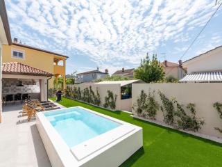 Stylish Umag Villa Just 200 m from the Sea - 9