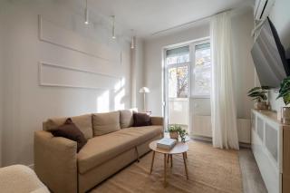 Modern 2BR Apartment - Balcony Views on Blvd Corneliu Coposu - 9