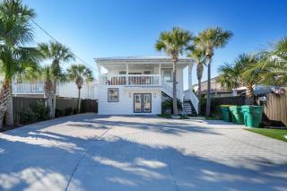Experience luxury at Destin Dolphin a spacious 4 bedroom retreat in Crystal Beach - 9