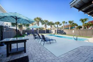 Experience luxury at Destin Dolphin a spacious 4 bedroom retreat in Crystal Beach - 4