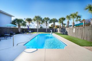 Experience luxury at Destin Dolphin a spacious 4 bedroom retreat in Crystal Beach - 1