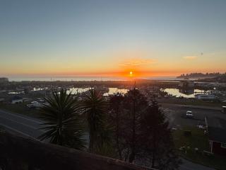 The White Haus - Beach -Wine -Hot tub -Seafood - 3