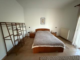 Cozy Family House with Yard - 8