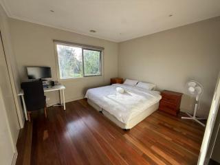 Kew East Townhouse Free Street Parking Family Friendly - 6