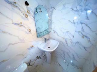 2BR Luxurious Apartment - 2 Min from City Center - 1