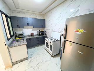 2BR Luxurious Apartment - 2 Min from City Center - 4