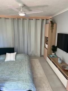 Coastline Escape Renovated Unit - Great Location - Quiet Area - Parking Included - 3