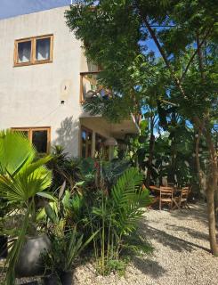 Casa Plátano Villa and palapa with garden steps from lagoon - 4