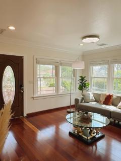 Family Friendly 2 Bedroom House in Pasadena - 6