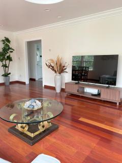 Family Friendly 2 Bedroom House in Pasadena - 1